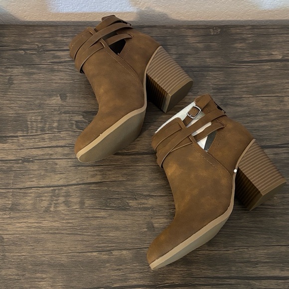 New brown booties shoes size 7 - Picture 2 of 5